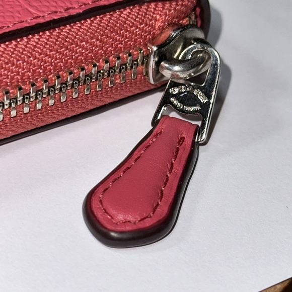 *HTF COLOR* COACH Signature Debossed Patent Leather Accordion Zip Wallet - Picture 9 of 16